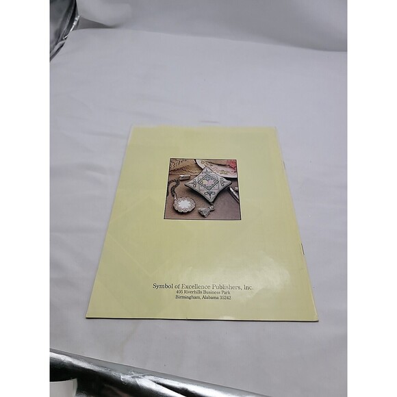 COUNTRY SAMPLINGS COUNTED CROSS STITCH PATTERN BOOK SOFTCOVER - Picture 7 of 9